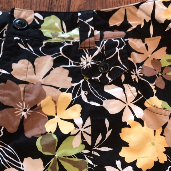 Just listed❤️ fun floral print skort - Picture 9 of 10